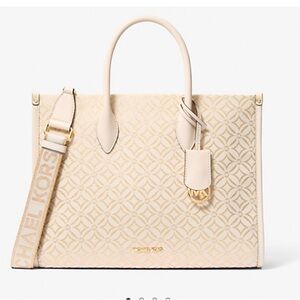 Michael Kors Large Tote Bag


Description in the picture section